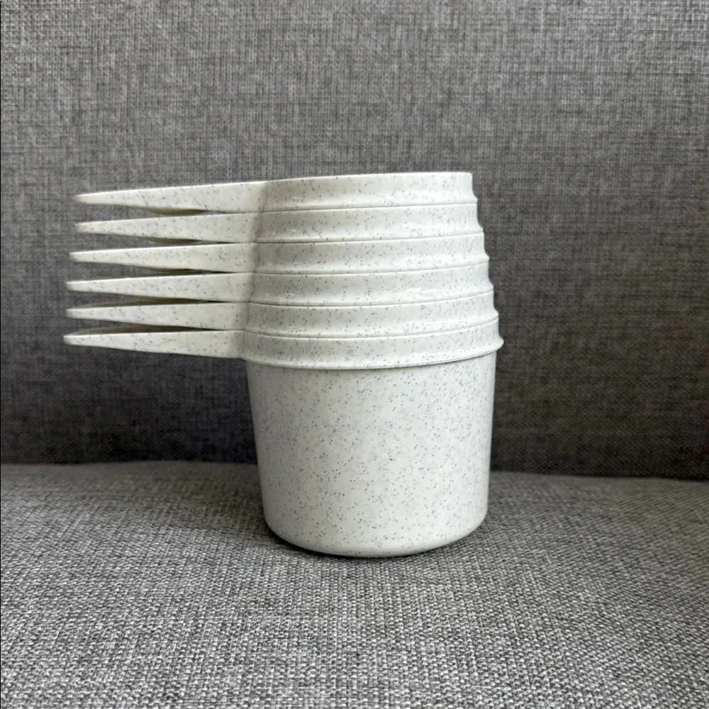 Tupperware White Measuring Cups Set - Picture 2 of 3